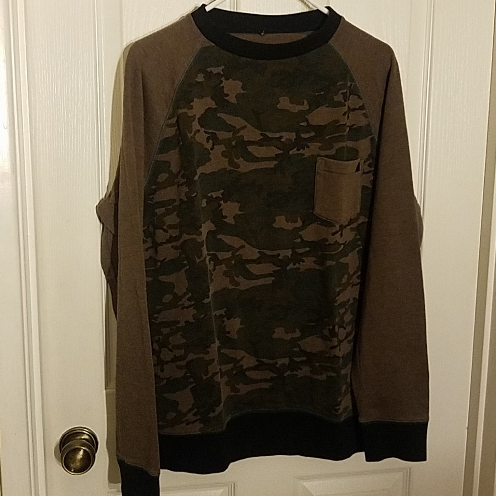 Lost crewneck